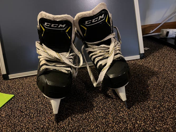 Used Junior CCM Size 3 Super Tacks 9380 Hockey Goalie Skates