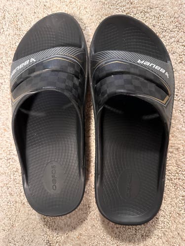 Bauer Oofos slides Great Condition