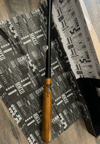 Victus volpe1 wood bat