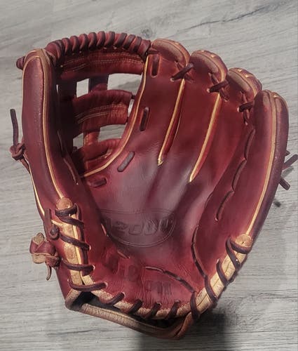 A2000 Wilson Right Hand Throw Infield A2000 Baseball Glove 11.5"