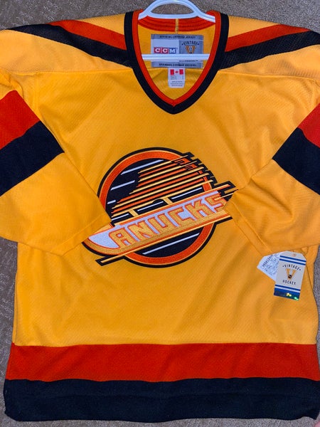 New Vancouver Canucks CCM Jersey Men’s Large