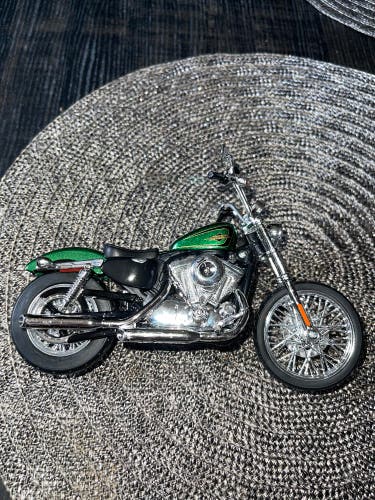 Maisto Harley Davidson Motorcycle Bike 02114 Collectible Diecast Toy Used Pre Owned.