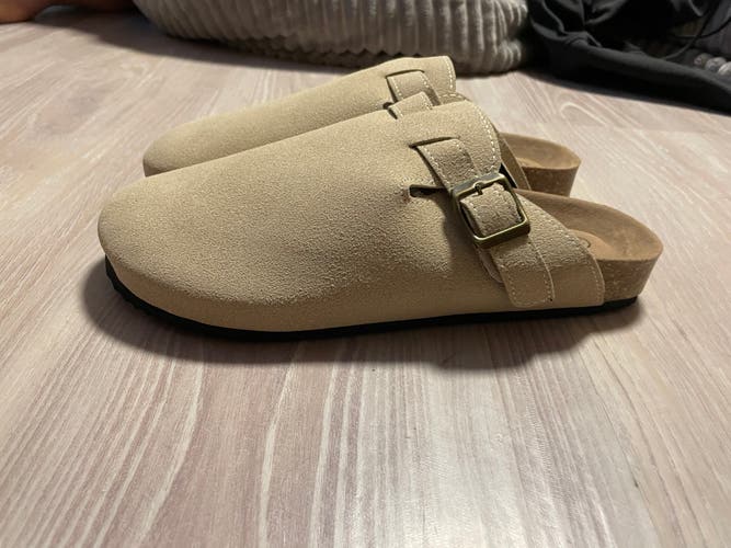 BRAND NEW MENS CLOGS