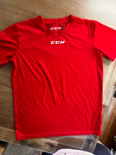 Like New CCM Hockey red tee size youth XL