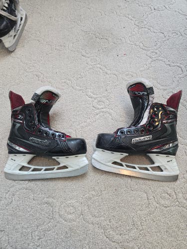 Used Youth Bauer Vapor X2.7 Hockey Skates Regular Width 13