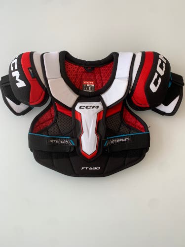 CCM JetSpeed FT680 Shoulder Pads