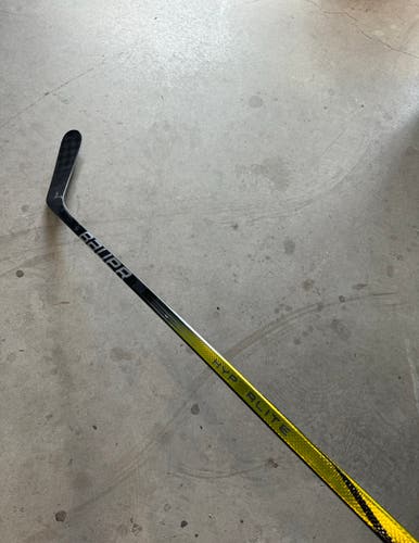 Used Senior Bauer Right Handed P92M Pro Stock Vapor Hyperlite 2 Hockey Stick