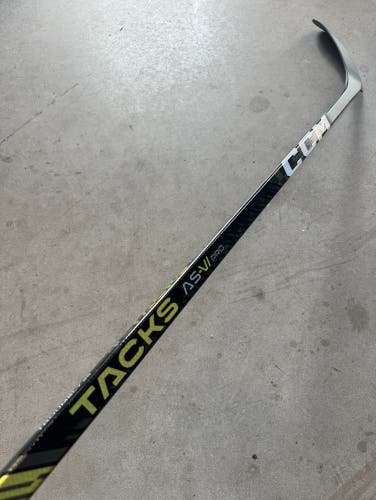 NCAA New Intermediate CCM Right Handed 70 Flex P29 Pro Stock Tacks AS-VI PRO Hockey Stick