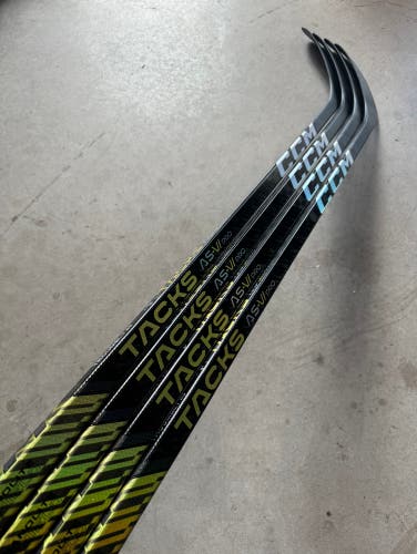 4 PACK NCAA New Intermediate CCM Right Handed 70 Flex P29 Pro Stock Tacks AS-VI PRO Hockey Stick