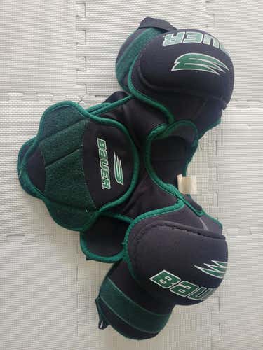 Used Bauer Sp500j Md Hockey Shoulder Pads