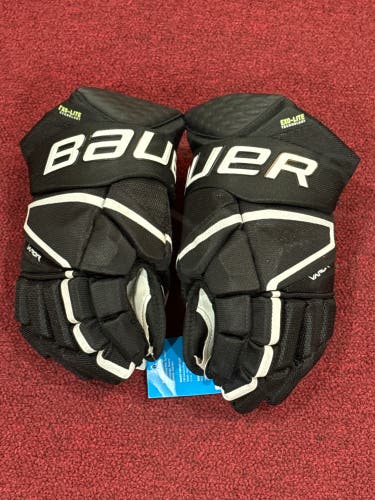 New Bauer Hyperlite Size 13 Gloves Item#PSTD