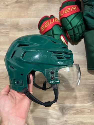 Used Medium Bauer Pro Stock Re-Akt 150 Helmet