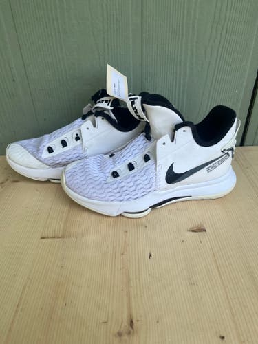 White Used Size 7.5 (Women's 8.5) Men's Nike lebron witness 5 Shoes