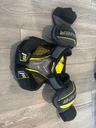 Used Large Bauer Supreme 1S Shoulder Pads