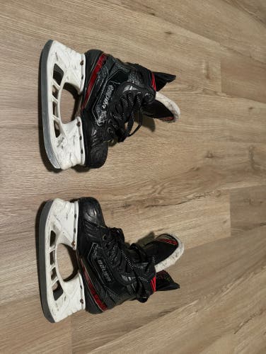 Used Junior Bauer Vapor 2X Hockey Skates EE (Extra Wide) 1.0