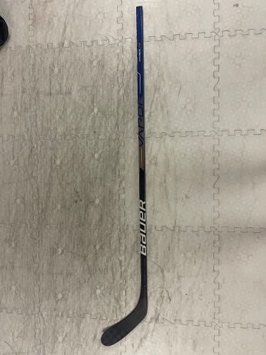 Used Senior Bauer Right Handed P28 Pro Stock Vapor Hyperlite Hockey Stick