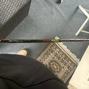 Used Senior Bauer Right Handed P28  Vapor FlyLite Hockey Stick