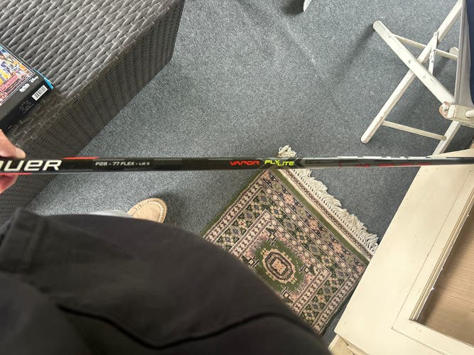 Used Senior Bauer Right Handed P28  Vapor FlyLite Hockey Stick