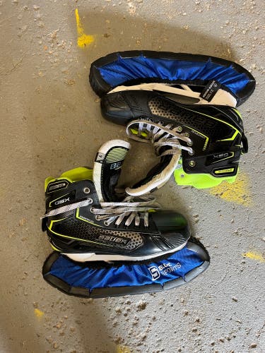 Used Bauer Regular Width 9 gsx Hockey Skates