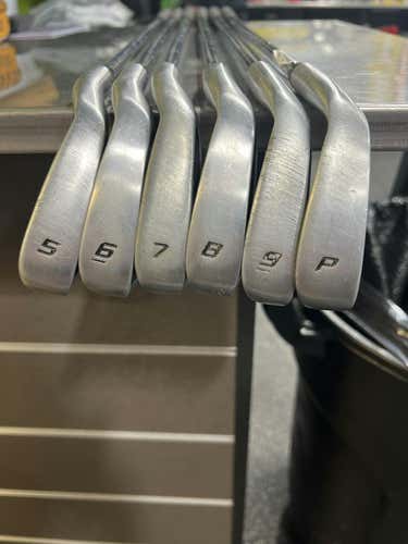 Used Wilson Ultra Blk 5i-pw Stiff Flex Steel Shaft Iron Sets