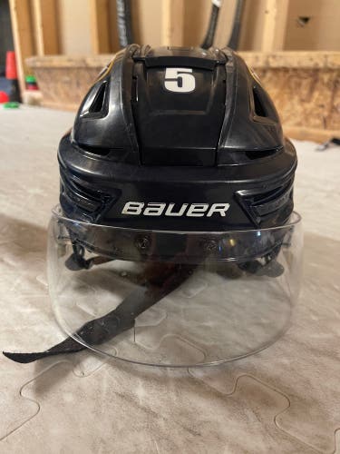 Used Medium Bauer Re-Akt 150 Helmet