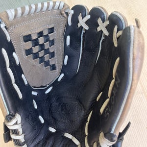 Black Used Kid Pitch (9YO-13YO) Louisville Slugger TPX Right Hand Throw Infield Baseball Glove 11"