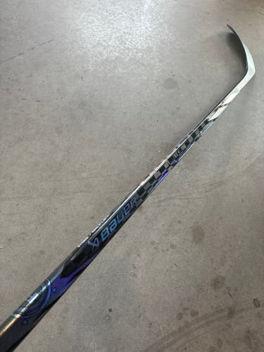 New Intermediate Bauer Right Handed P92 65 Flex Proto-R Hockey Stick