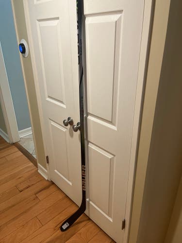 NEW BAUER VAPOR HYP2RLITE 77 FLEX P28 RIGHT HANDED HOCKEY STICK