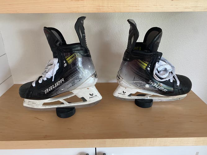 Senior Bauer Regular Width 10 Vapor Hyperlite 2 Hockey Skates