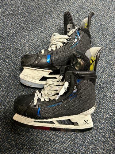 Used Bauer 8 Vapor Hyperlite 2 Hockey Skates