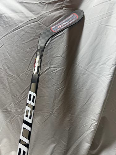2 Senior New Right Handed Bauer Vapor Hyperlite Hockey Stick P28 77 flex **CUSTOM PRO** (2nd)