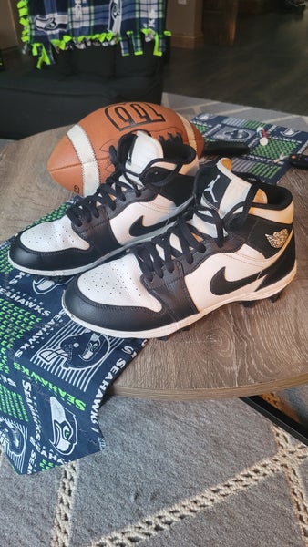 Used Size 8.5 (Women's 9.5) Men's Jordan Mid Top Molded Cleats