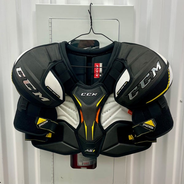 CCM Super tacks AS1 shoulder pads