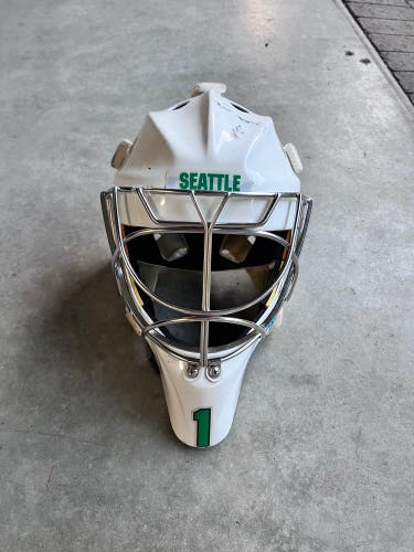 CCM Axis Pro Senior Medium Mask