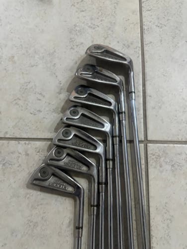 Wilson 1200 LT itons 3/9 in right handed  Steel shafts