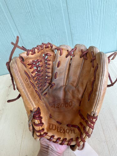 Brown Used Wilson A2000 Right Hand Throw Infield Baseball Glove 11.75"