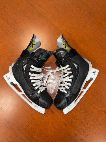 #9 Used Senior Bauer Vapor Hyperlite Hockey Skates