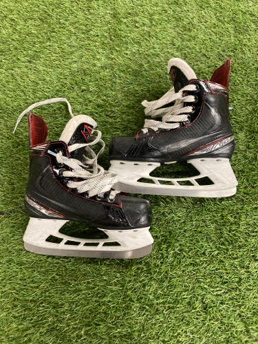 Used Youth Bauer Vapor X2.7 Hockey Skates Regular Width 13.5