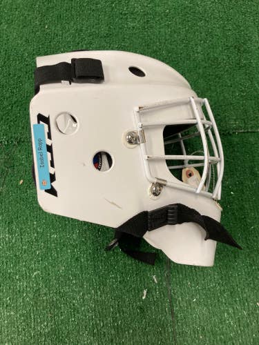 White Used Youth CCM 7000 Goalie Mask