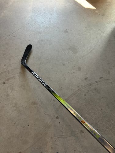 Used Senior Bauer Right Handed P92 Pro Stock Vapor Hyperlite 2 Hockey Stick