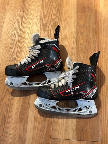 Used Junior CCM JetSpeed FT370 Regular Width Size 2.5 Hockey Skates