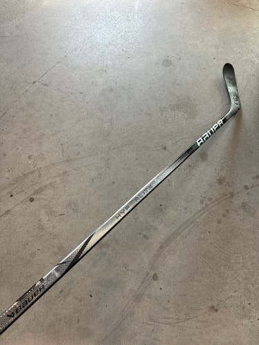 Used Senior Bauer Left Hand P28 Pro Stock Vapor Hyperlite 2 Hockey Stick