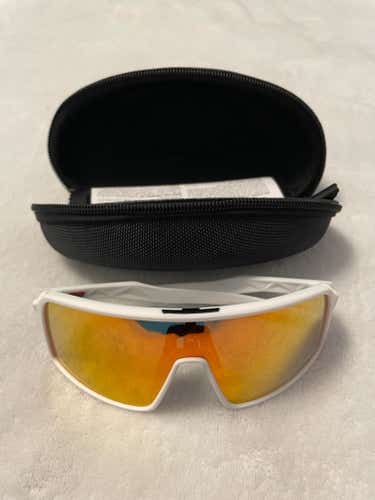 Brand New Oakley Sutro Sunglasses White With Case