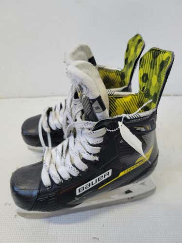 Used Bauer Supreme Ignite Pro Intermediate 5.0 Ice Hockey Skates