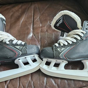 Used Junior Graf PeakSpeed PK3300 Hockey Skates Regular Width Size 4
