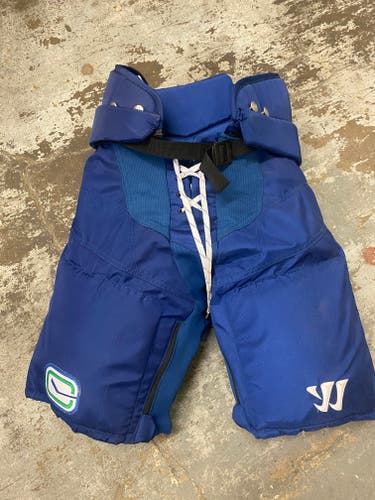 Warrior Covert QRE30 Pro Stock Hockey Pants Medium Vancouver Canucks 82121