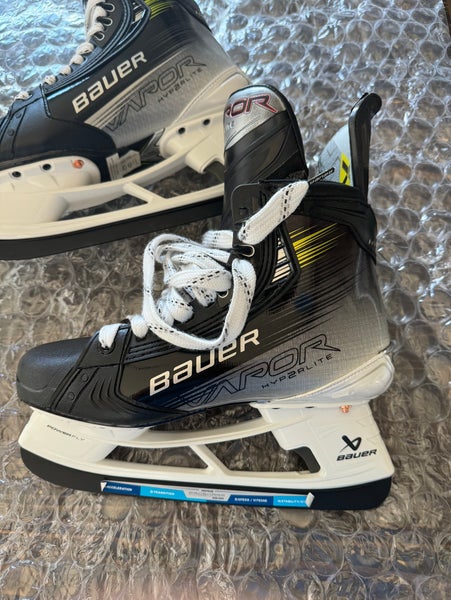 NEW Bauer Hyperlite 2 skates
