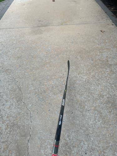 New Intermediate Bauer Right Handed Hockey Stick P29