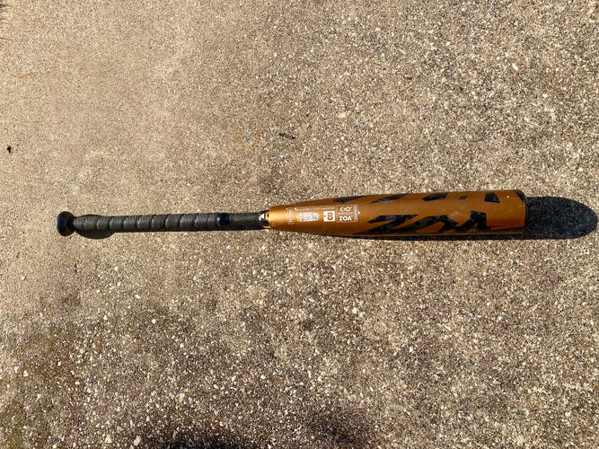 Used USSSA Certified 2022 DeMarini Zoa Composite Bat -8 22OZ 30"