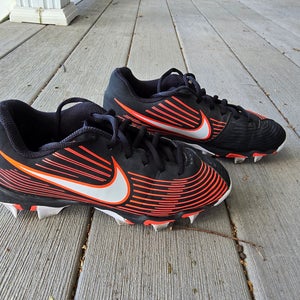 Black and Pink Used Size 3.5 (Women's 4.5) Youth Nike Low Top Molded Softball Cleats